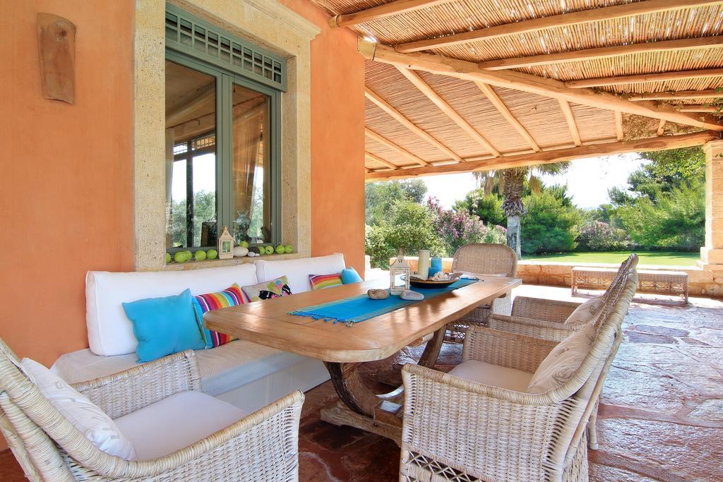 Vouliagmeni Villa Афины Экстерьер фото